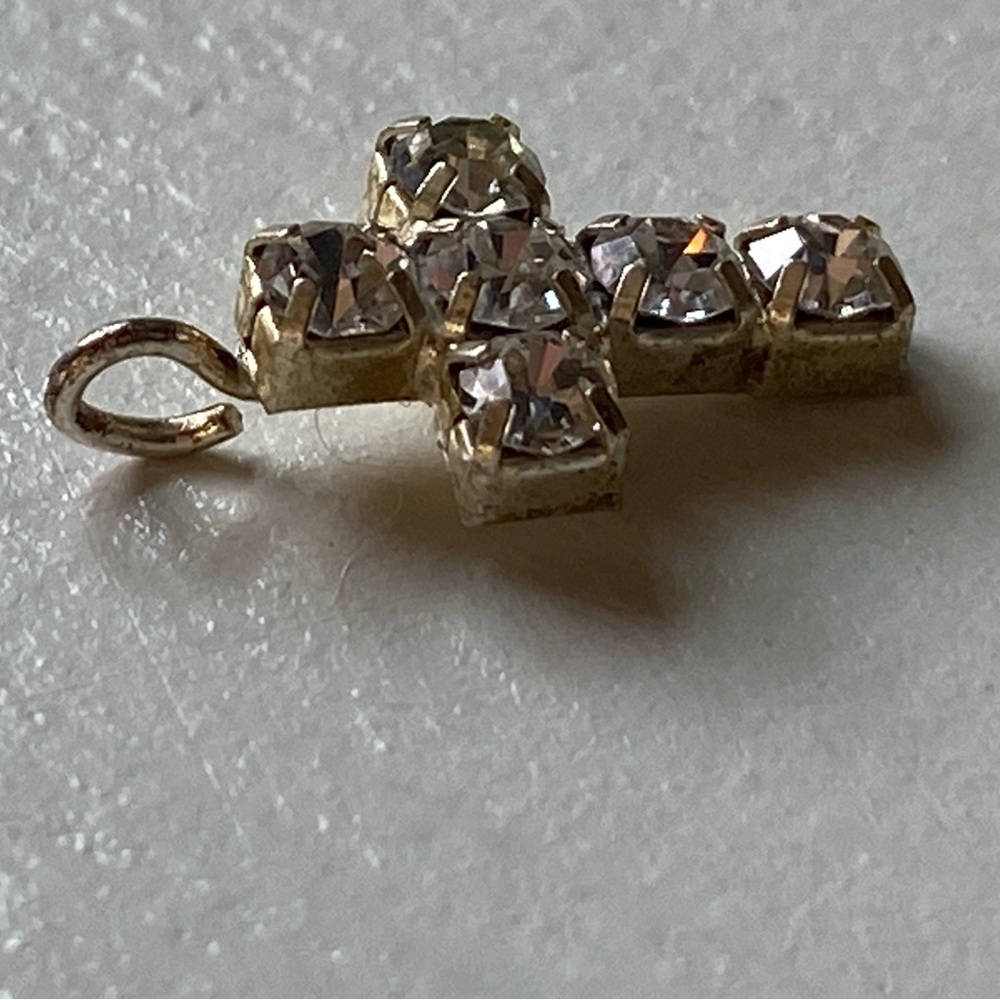 Tiny Cross well made metal + crystals